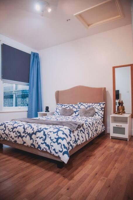 3 Bed Flat With Balcony Central Лондон Экстерьер фото
