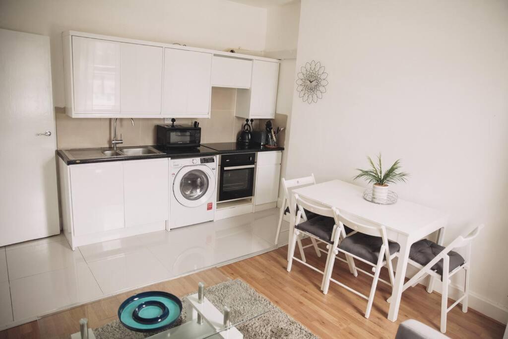 3 Bed Flat With Balcony Central Лондон Экстерьер фото